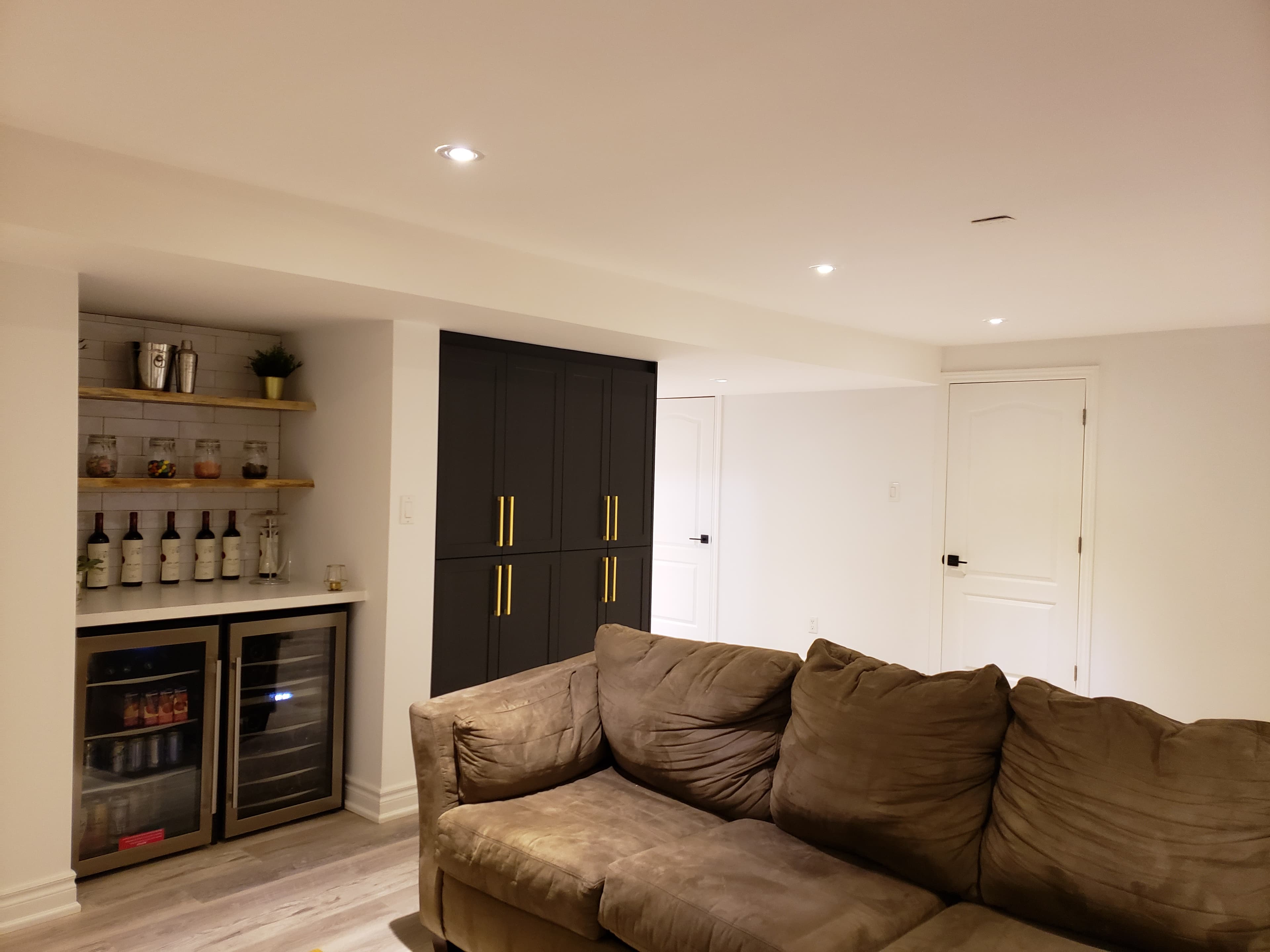 Basement & Bar 4