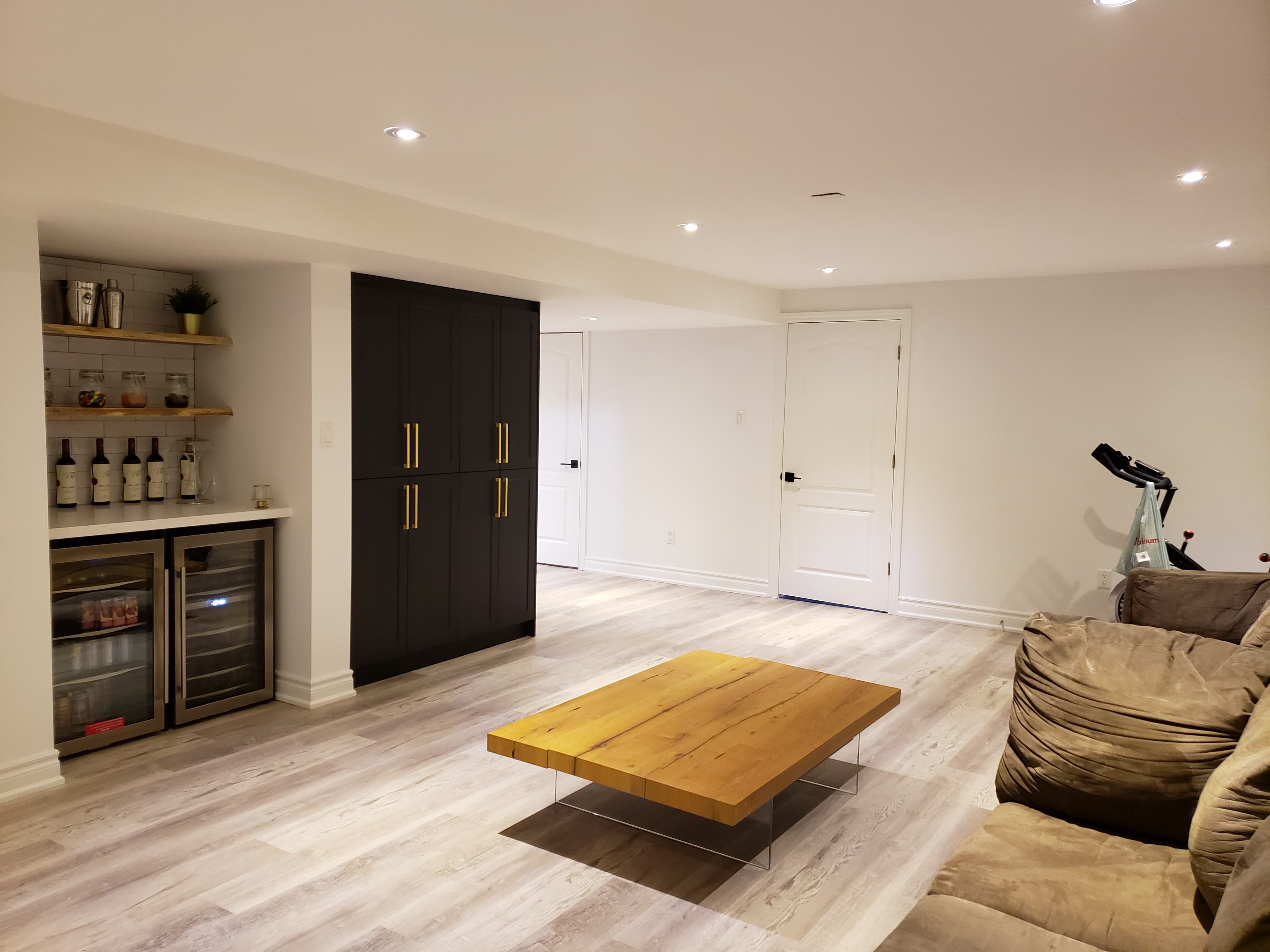 Basement & Bar 5