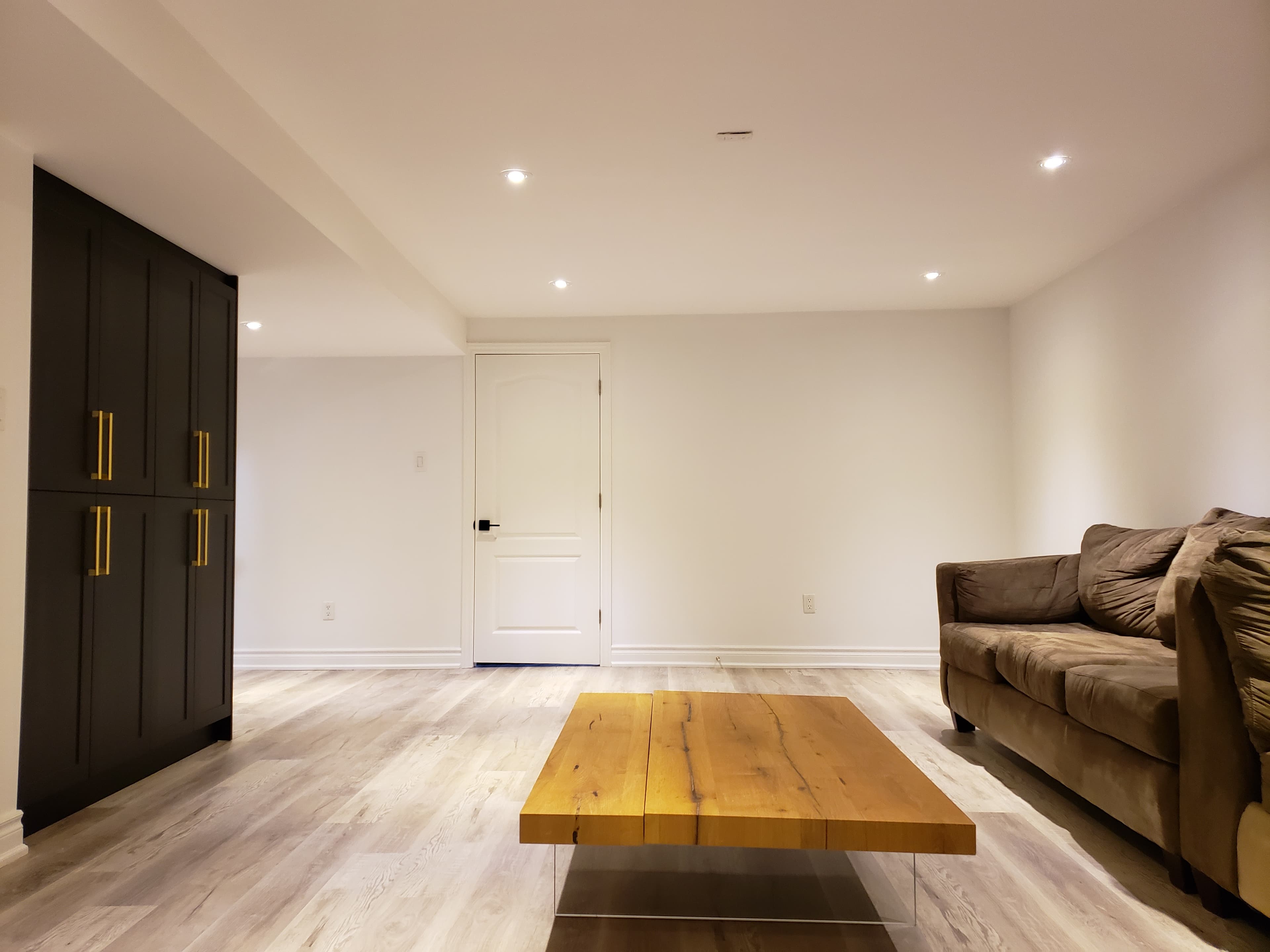 Basement & Bar 6